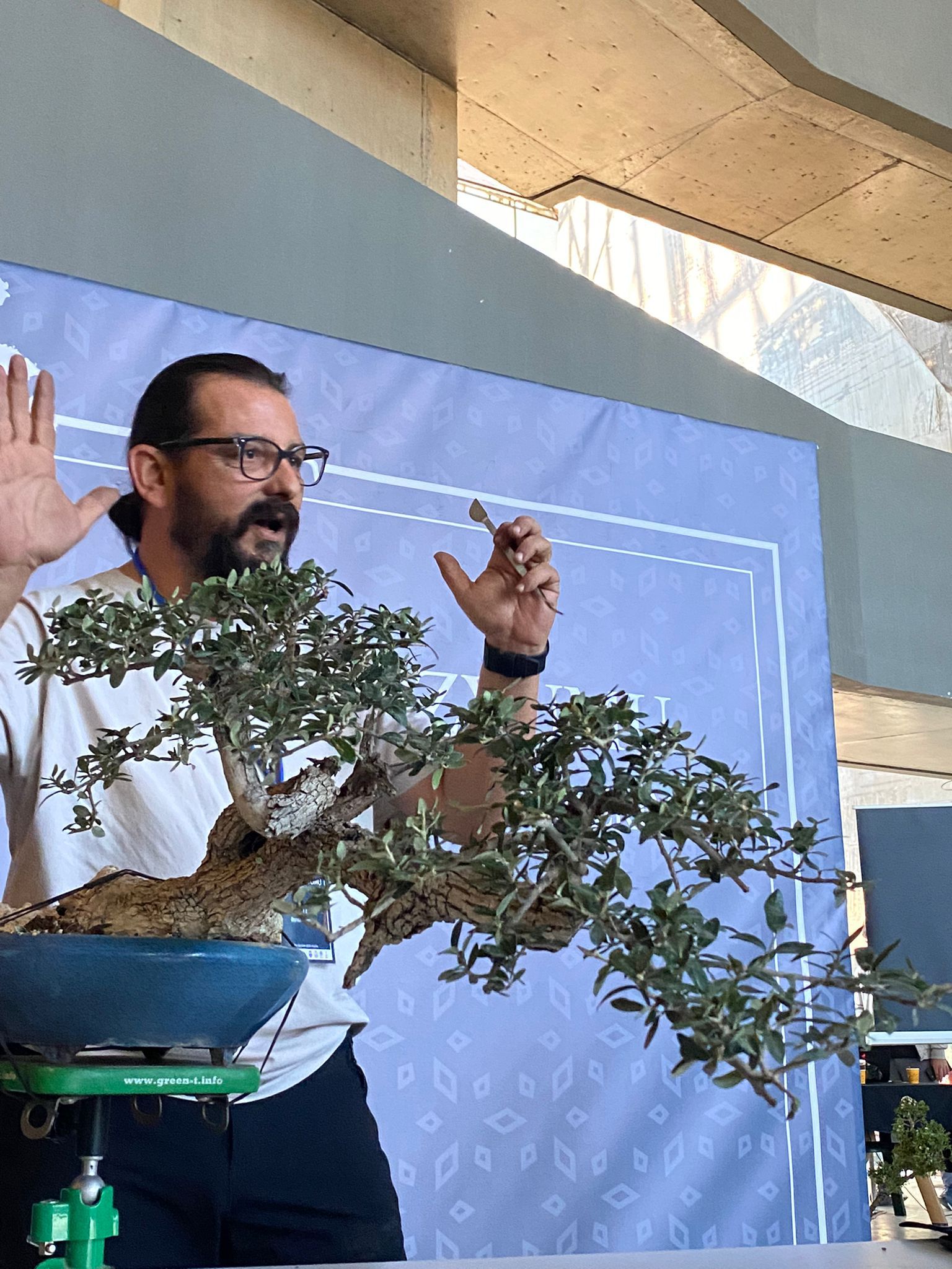 Bonsai ve seramik sanatçısı Arsen Uzun