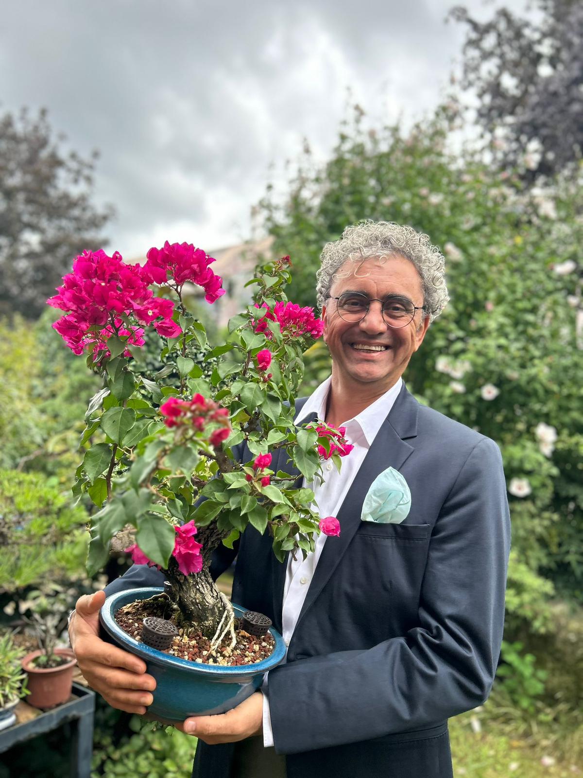 Bonsai sanatçısı ve Kitap Yazarı Zekai Yaman